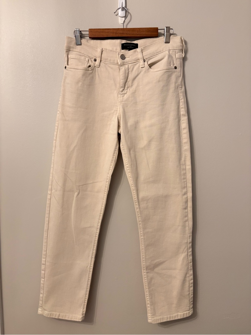 Banana Republic Mid-Rise Slim Jeans in Cream Womens Size 6